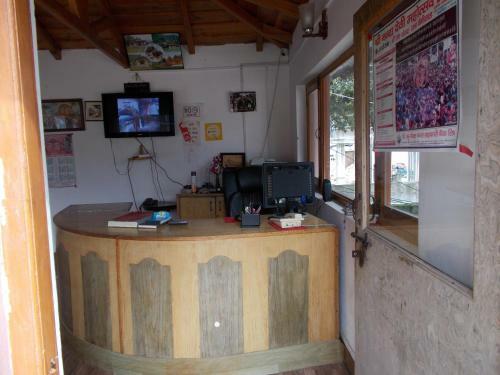 Hotel Raj Mahal(100 Metres From Mall Road)