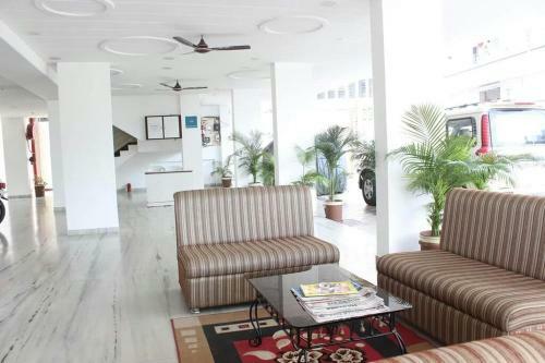 Jk Rooms 101 Hotel Asian Inn-nr. Empress Mall