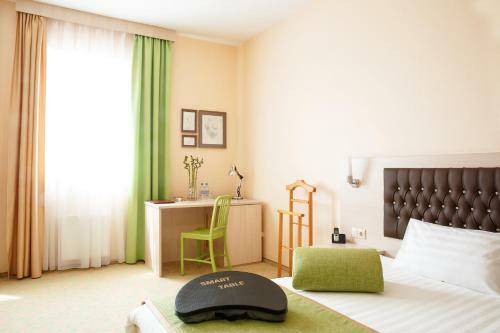 Open City Hotel