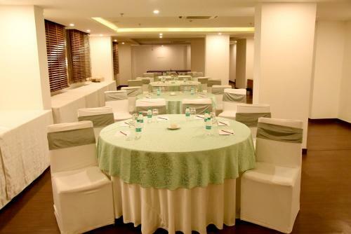 Hotel Starlit Suites