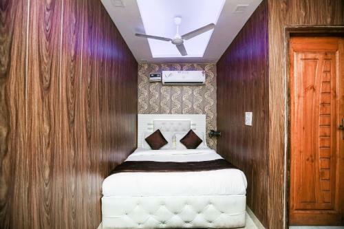 Oyo 10558 Hotel Qlark