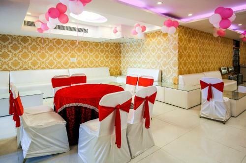 Oyo 10558 Hotel Qlark