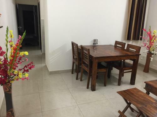 The Raveesh Service Apartment