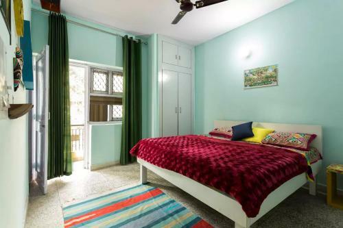 Hiatus' Doors (homestay)
