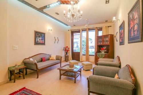Apartamento Hostie Sarvada-convenient Living In South Delhi