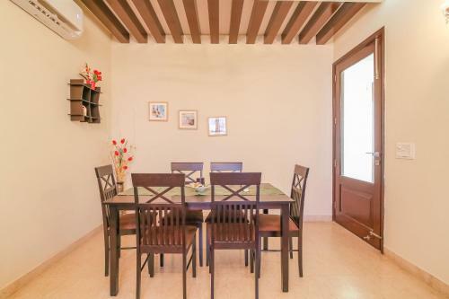 Apartamento Hostie Sarvada-convenient Living In South Delhi