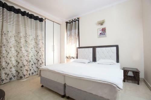 Amazing ! 4 Bhk Service Apartment .