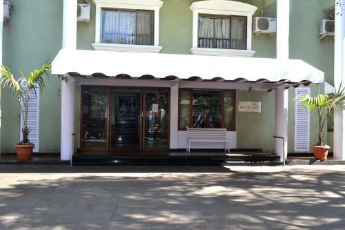Jaffer Bhai's Brickland Hotel
