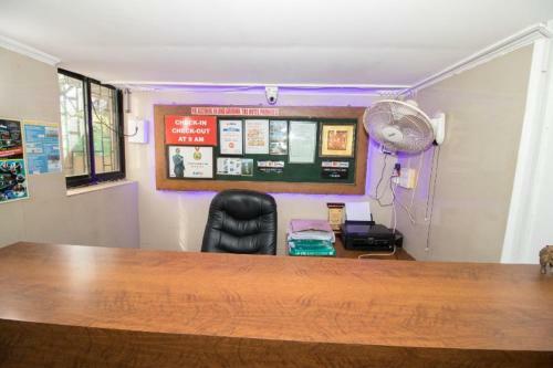 Hotel Travellers Inn
