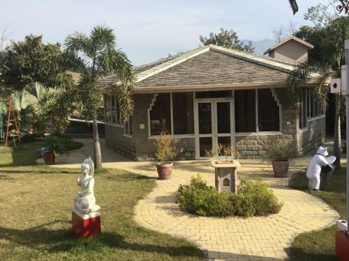 Lodge Prithvi Farm Cottage