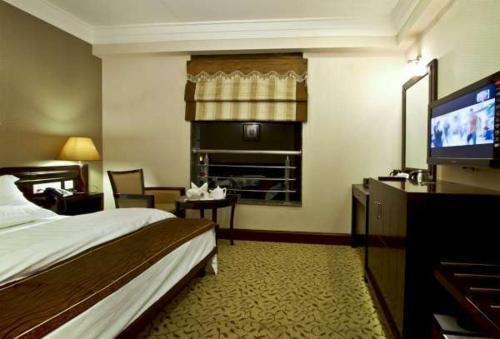 Hotel Gargee Grand