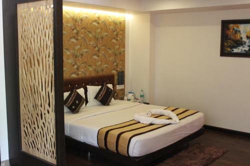 Hotel S R Castle