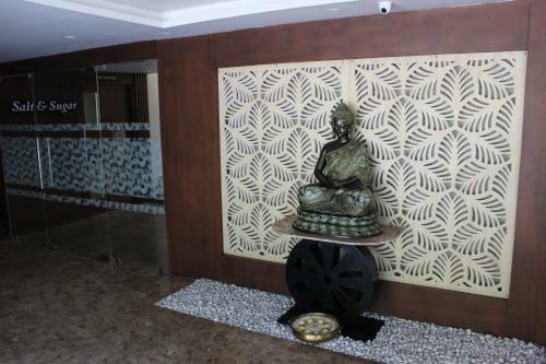 Hotel S R Castle