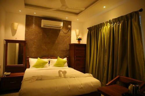 Hotel Le Holiday Inn