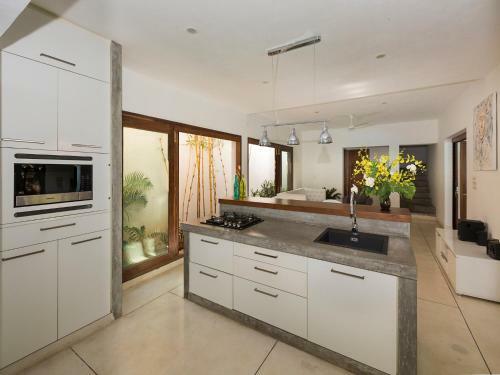 Hotel Kadal The Beach House