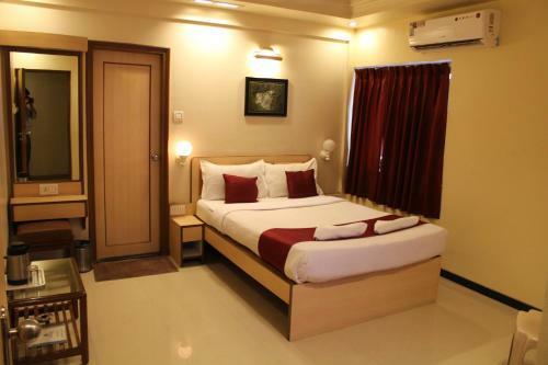 Hotel Suyash Deluxe