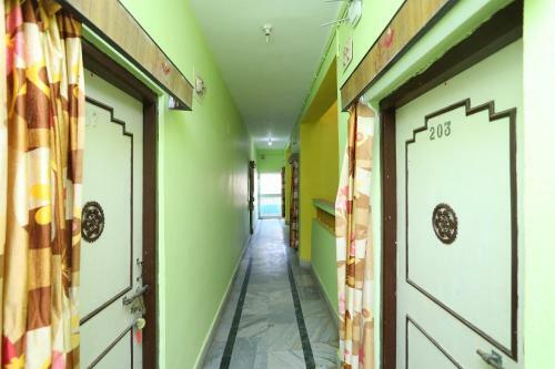 Oyo 22892 Hotel Divine