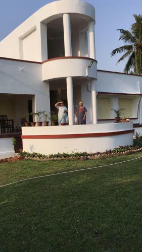 Villa Judges Court