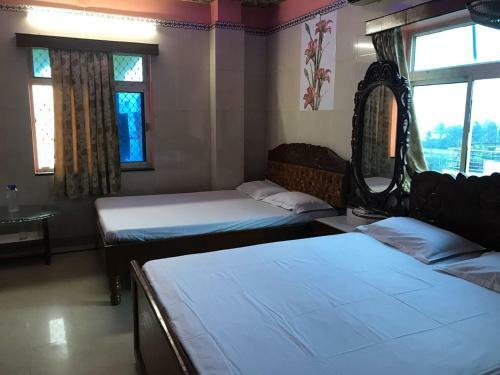 Hotel Goroomgo Sureswory Pampa Puri