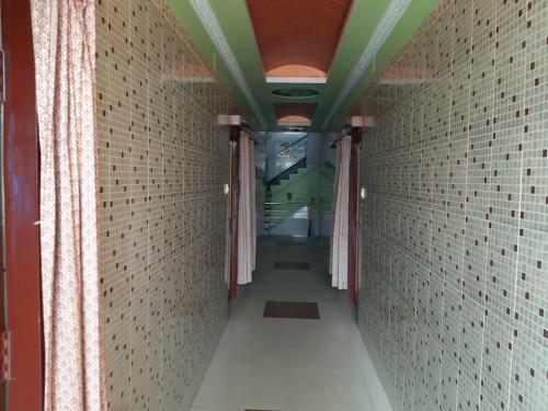 Hotel Goroomgo Sureswory Pampa Puri