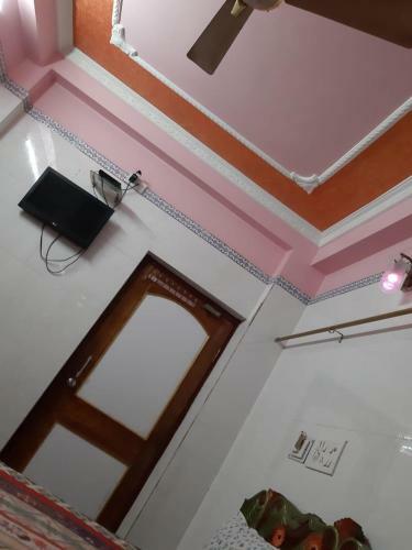Hotel Goroomgo Sureswory Pampa Puri