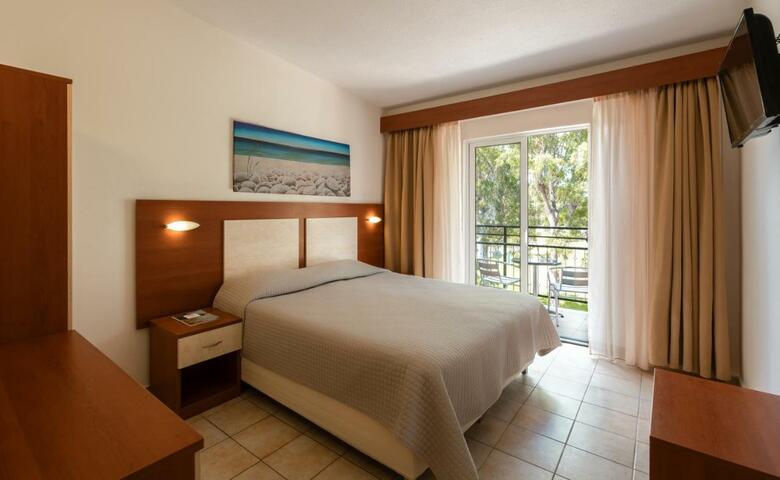 Hotel Canvas By Mitsis Messonghi