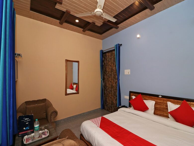 Oyo 13686 Rudraksh Hotel