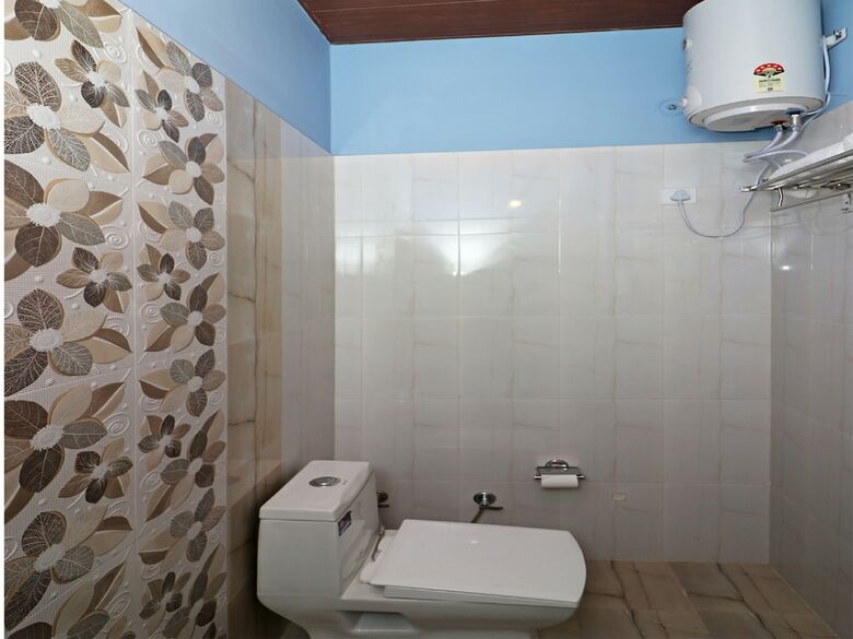 Oyo 13686 Rudraksh Hotel