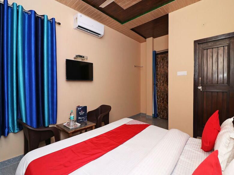 Oyo 13686 Rudraksh Hotel