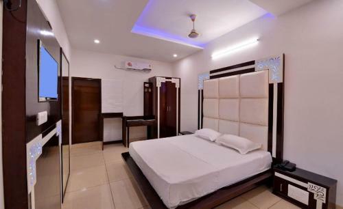 Hotel Sahil Palace