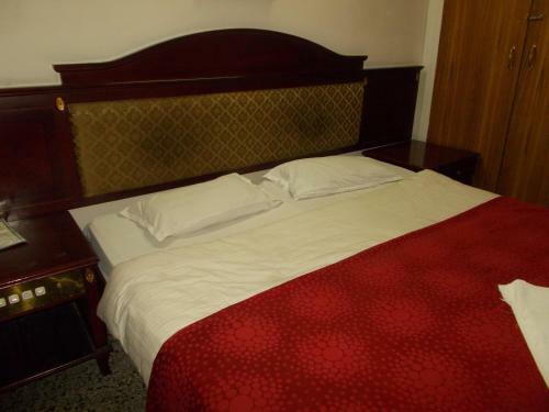 Hotel Restful Stay Near Rishikesh Railway Station