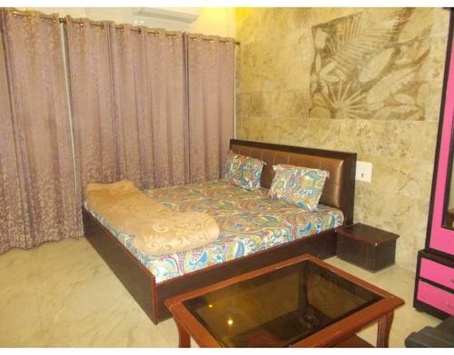 Hotel Comfortable Rooms On Laxman Jhula