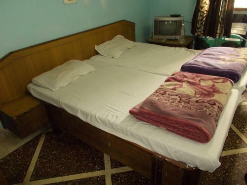 Hotel Economical Rooms Near Triveni Ghat