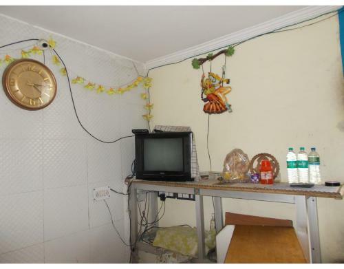 Hostal Rooms Near Sachcha Dham Ashram