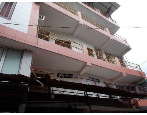 Hostal Rooms Near Sachcha Dham Ashram