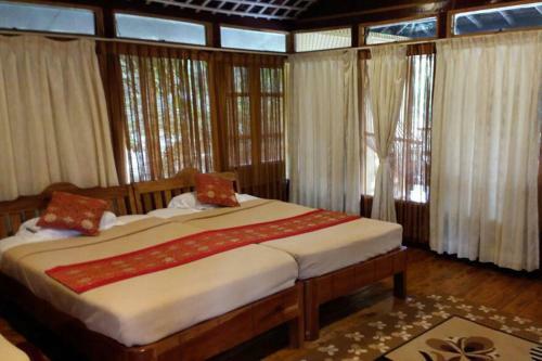 Shanthi Kunnj - A Paradise By The Riverside