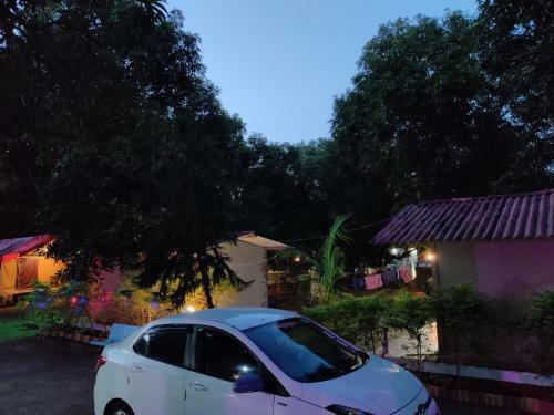 Hotel Shiv Farm House