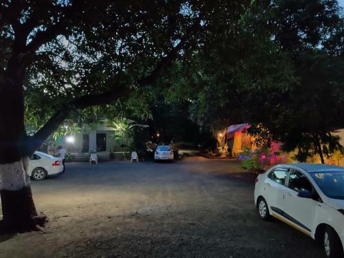Hotel Shiv Farm House
