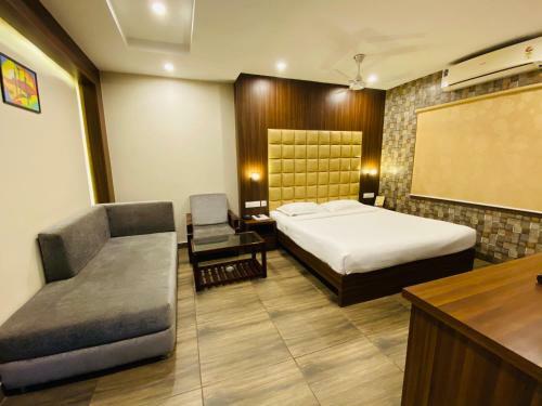 Hotel Saluja Residency New Amber Bar & Restraurant