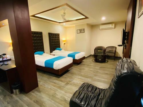 Hotel Saluja Residency New Amber Bar & Restraurant