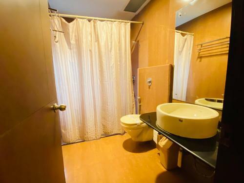 Hotel Saluja Residency New Amber Bar & Restraurant
