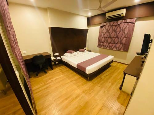Hotel Saluja Residency New Amber Bar & Restraurant