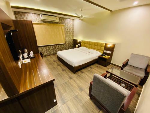 Hotel Saluja Residency New Amber Bar & Restraurant