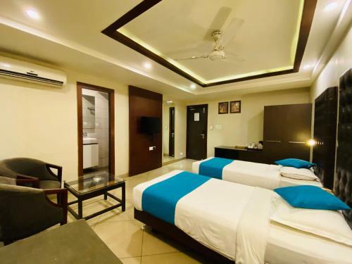 Hotel Saluja Residency New Amber Bar & Restraurant