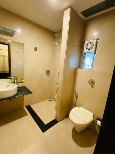 Hotel Saluja Residency New Amber Bar & Restraurant