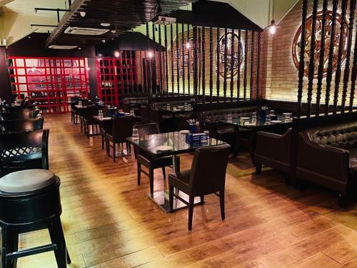 Hotel Saluja Residency New Amber Bar & Restraurant