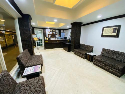 Hotel Saluja Residency New Amber Bar & Restraurant
