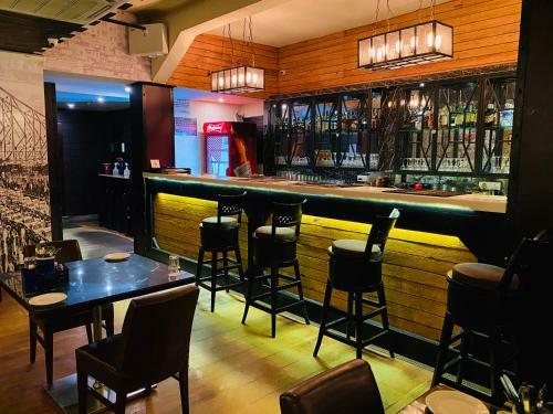 Hotel Saluja Residency New Amber Bar & Restraurant