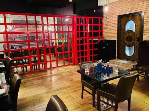 Hotel Saluja Residency New Amber Bar & Restraurant