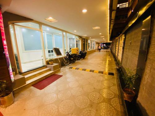 Hotel Saluja Residency New Amber Bar & Restraurant